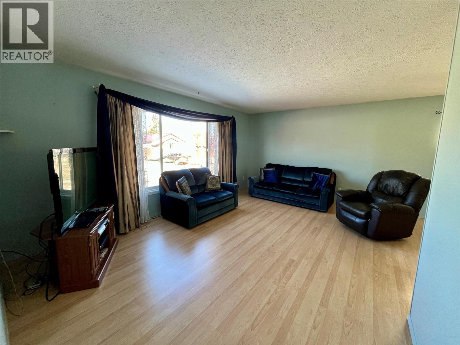 20 Dawson Place, Tumbler Ridge, British Columbia  V0C 2W0 - Photo 4 - 10378643