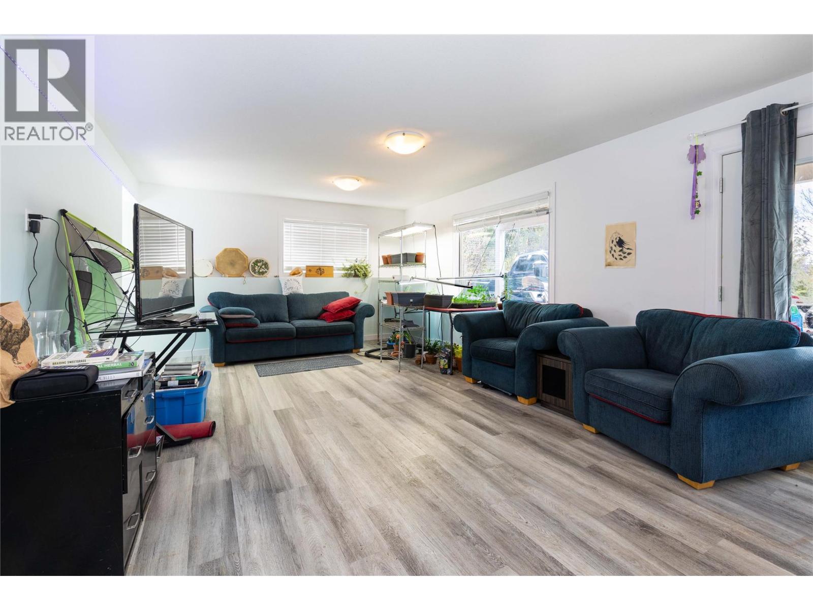 3230 Salmon River Road, Salmon Arm, British Columbia  V1E 3H9 - Photo 12 - 10380319