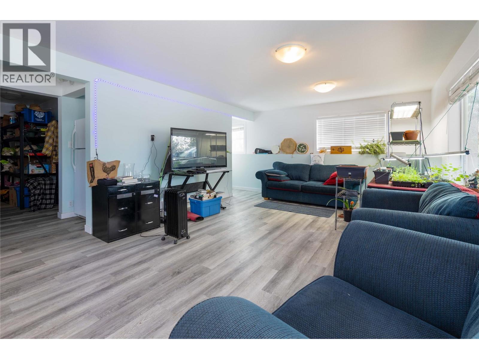 3230 Salmon River Road, Salmon Arm, British Columbia  V1E 3H9 - Photo 13 - 10380319