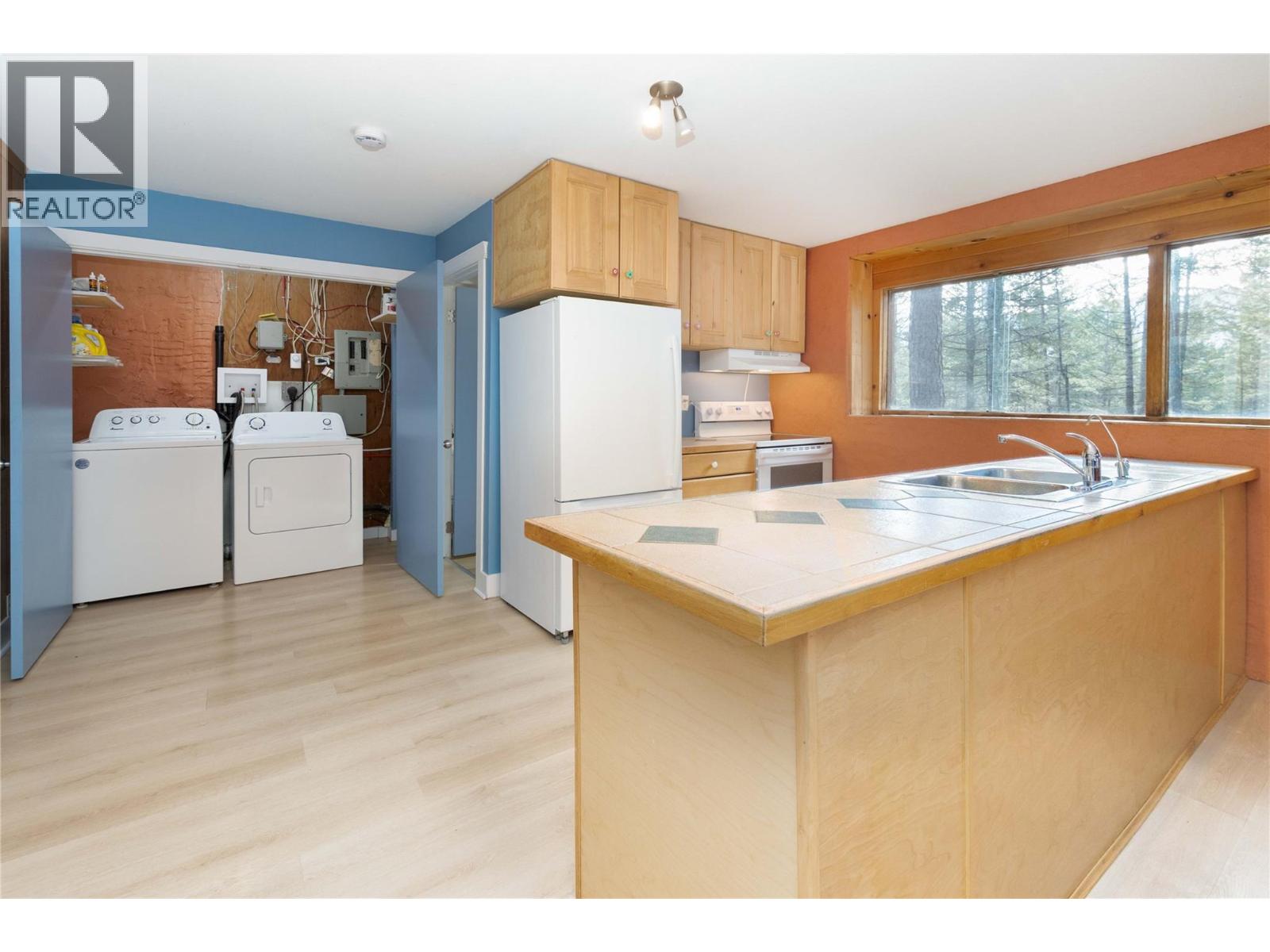 3230 Salmon River Road, Salmon Arm, British Columbia  V1E 3H9 - Photo 18 - 10380319