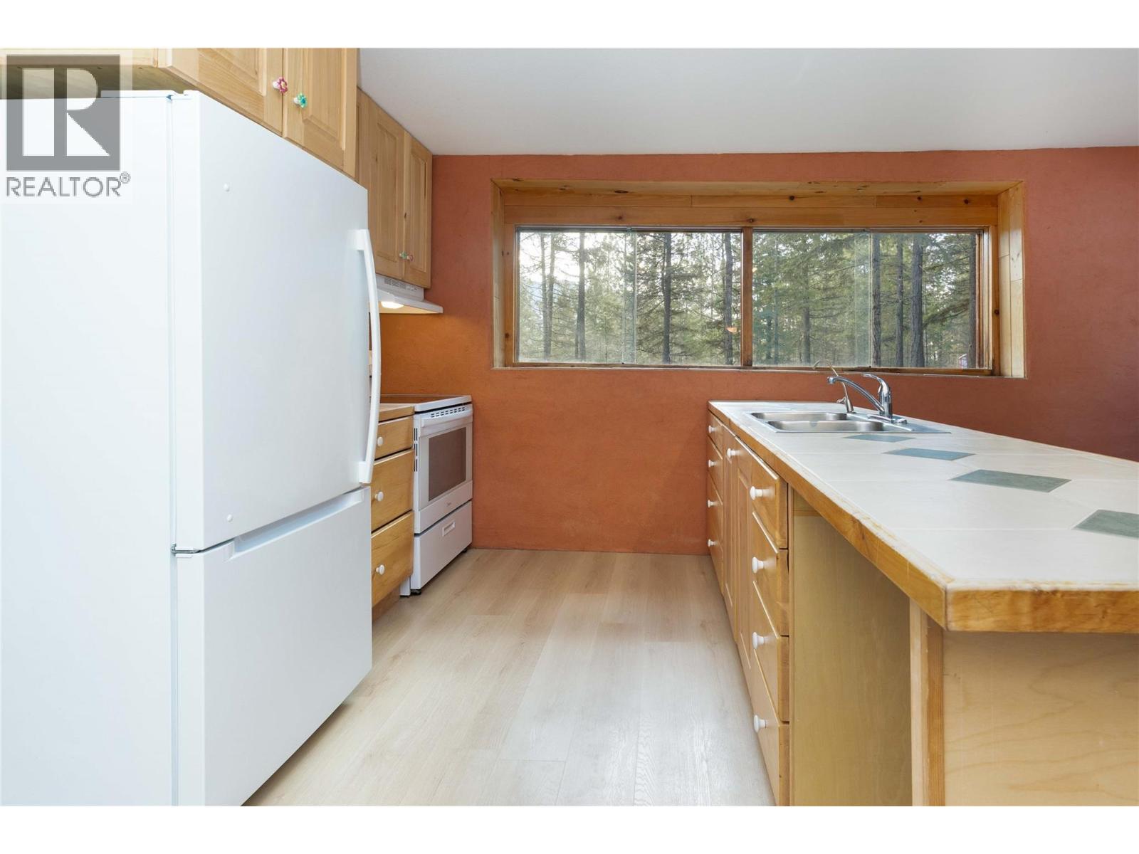 3230 Salmon River Road, Salmon Arm, British Columbia  V1E 3H9 - Photo 19 - 10380319