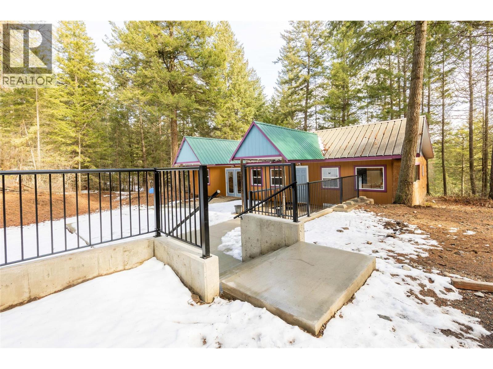3230 Salmon River Road, Salmon Arm, British Columbia  V1E 3H9 - Photo 26 - 10380319