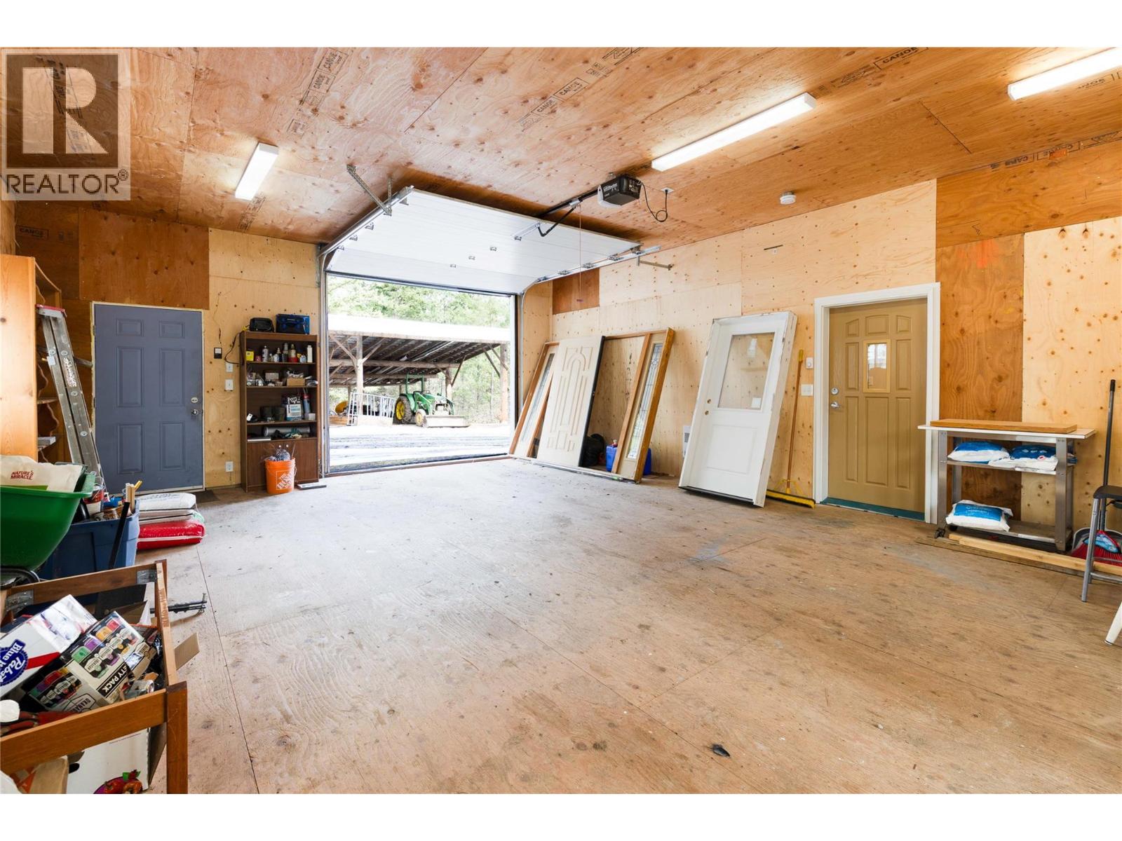 3230 Salmon River Road, Salmon Arm, British Columbia  V1E 3H9 - Photo 28 - 10380319