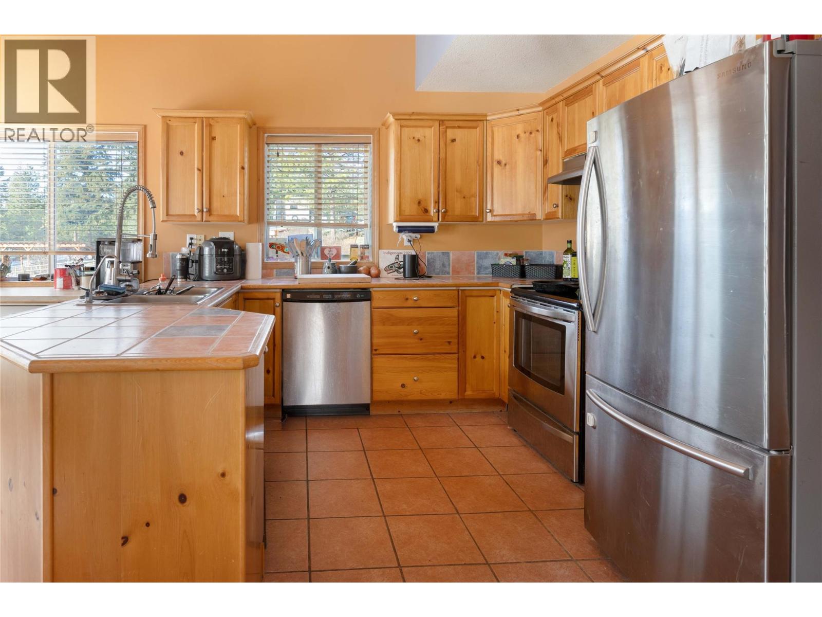 3230 Salmon River Road, Salmon Arm, British Columbia  V1E 3H9 - Photo 3 - 10380319