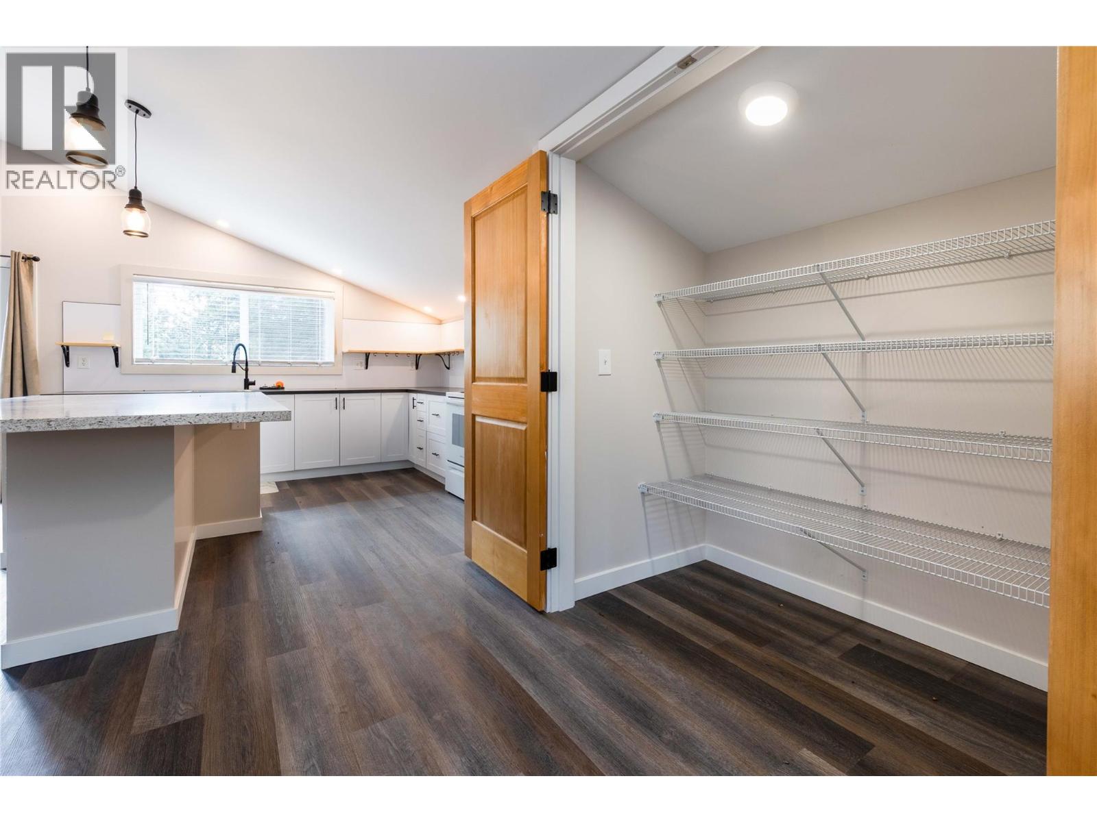 3230 Salmon River Road, Salmon Arm, British Columbia  V1E 3H9 - Photo 31 - 10380319