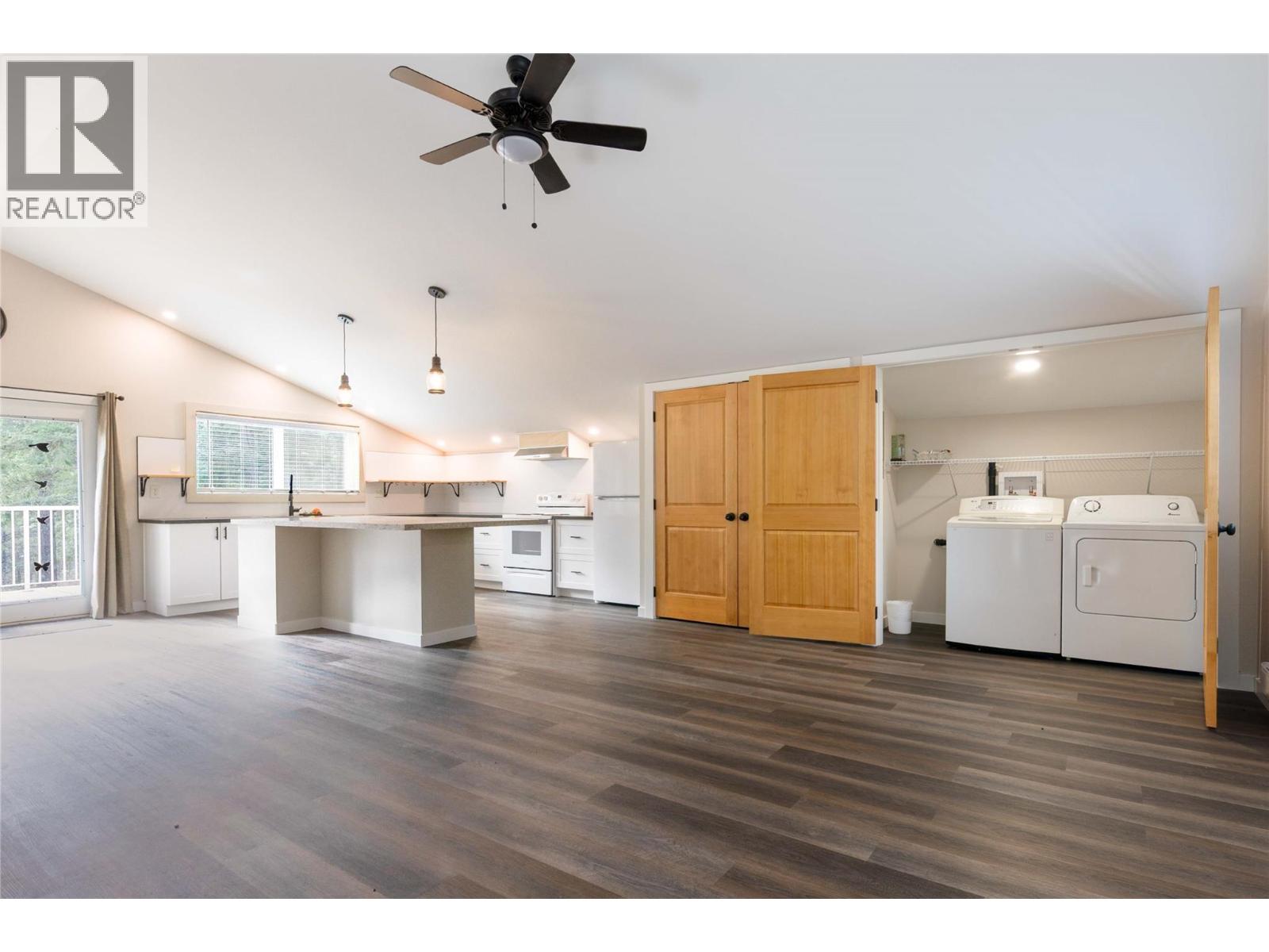 3230 Salmon River Road, Salmon Arm, British Columbia  V1E 3H9 - Photo 32 - 10380319