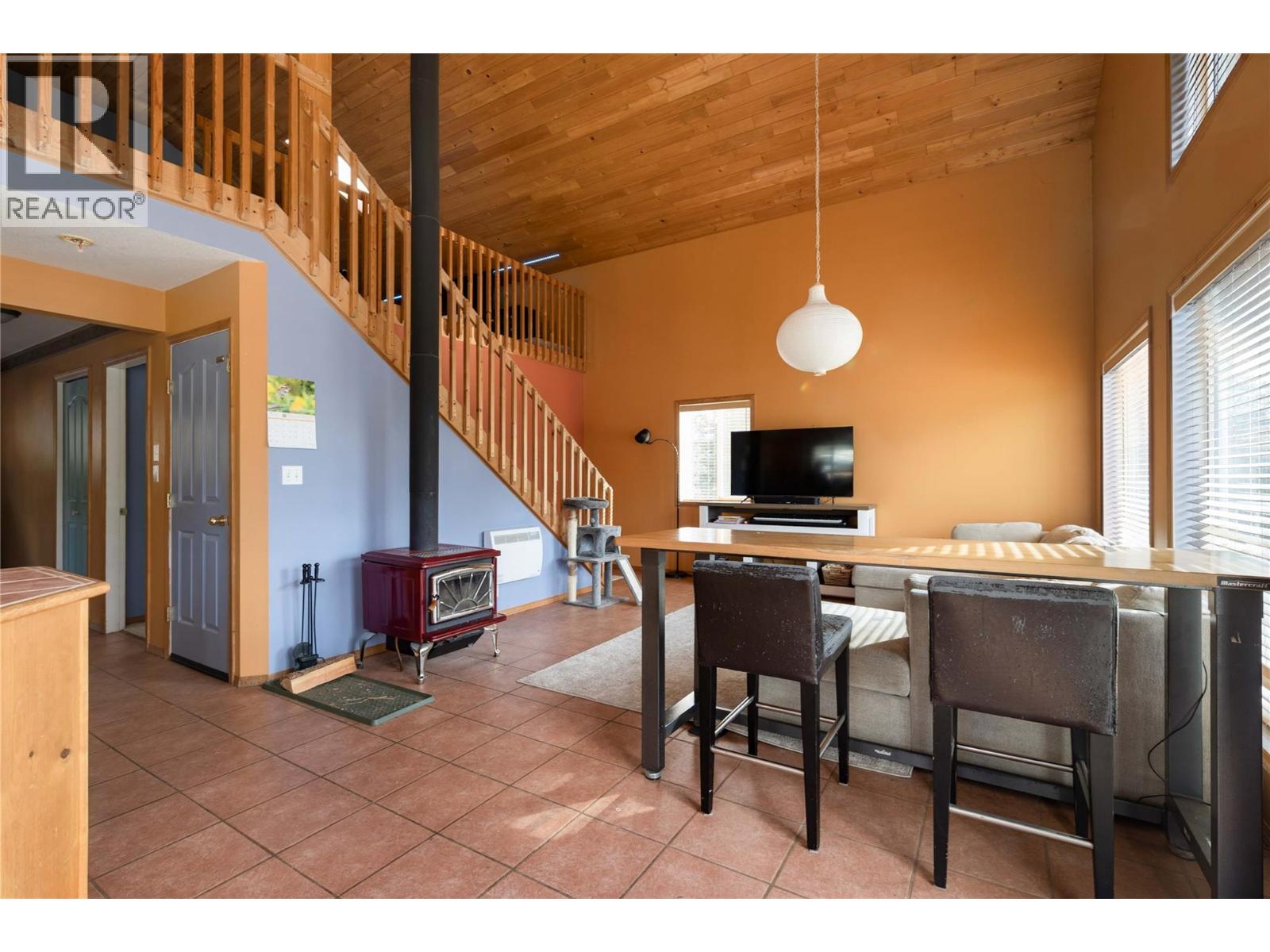 3230 Salmon River Road, Salmon Arm, British Columbia  V1E 3H9 - Photo 4 - 10380319