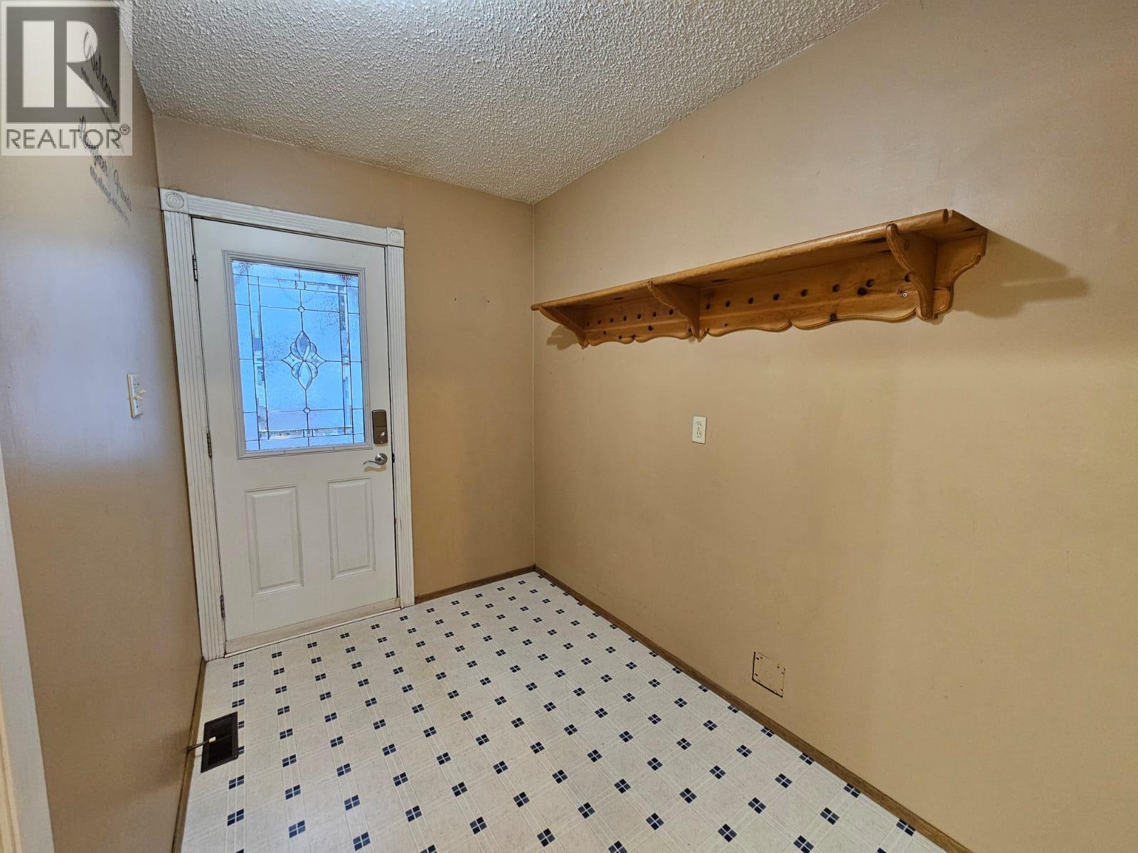 11100 16 Street, Dawson Creek, British Columbia  V1G 4A2 - Photo 4 - 10379318