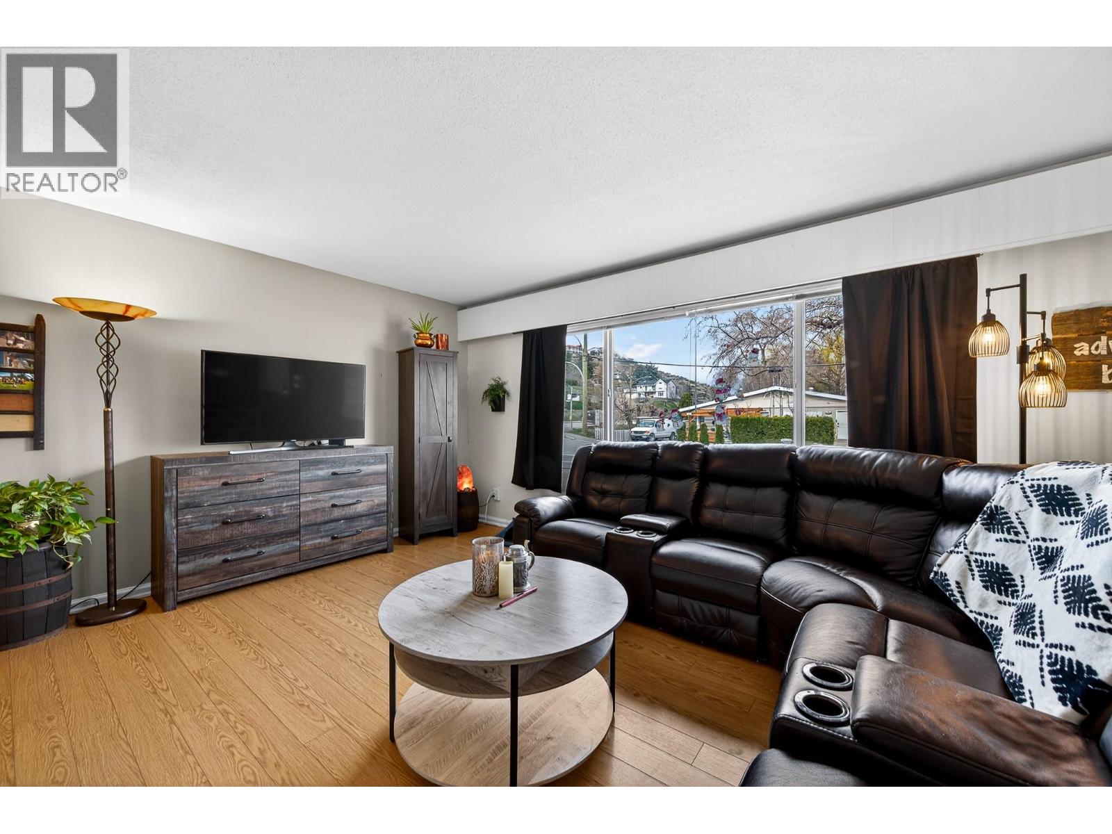 1669 Westmount Drive, Kamloops, British Columbia  V2B 6A4 - Photo 2 - 10380646