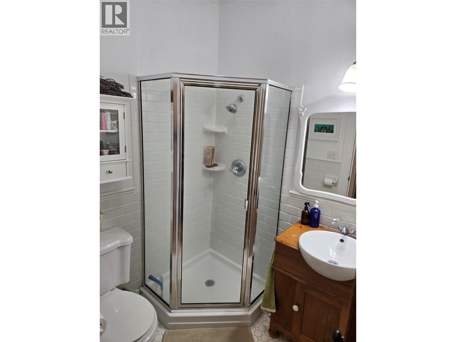 4462 Salmon River Road, Spallumcheen, British Columbia  V4Y 0W7 - Photo 10 - 10380427