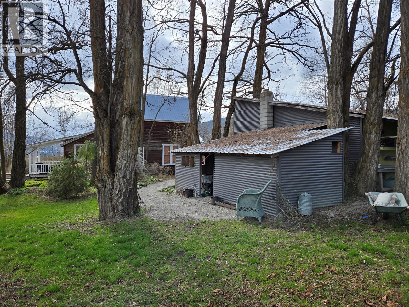 4462 Salmon River Road, Spallumcheen, British Columbia  V4Y 0W7 - Photo 13 - 10380427
