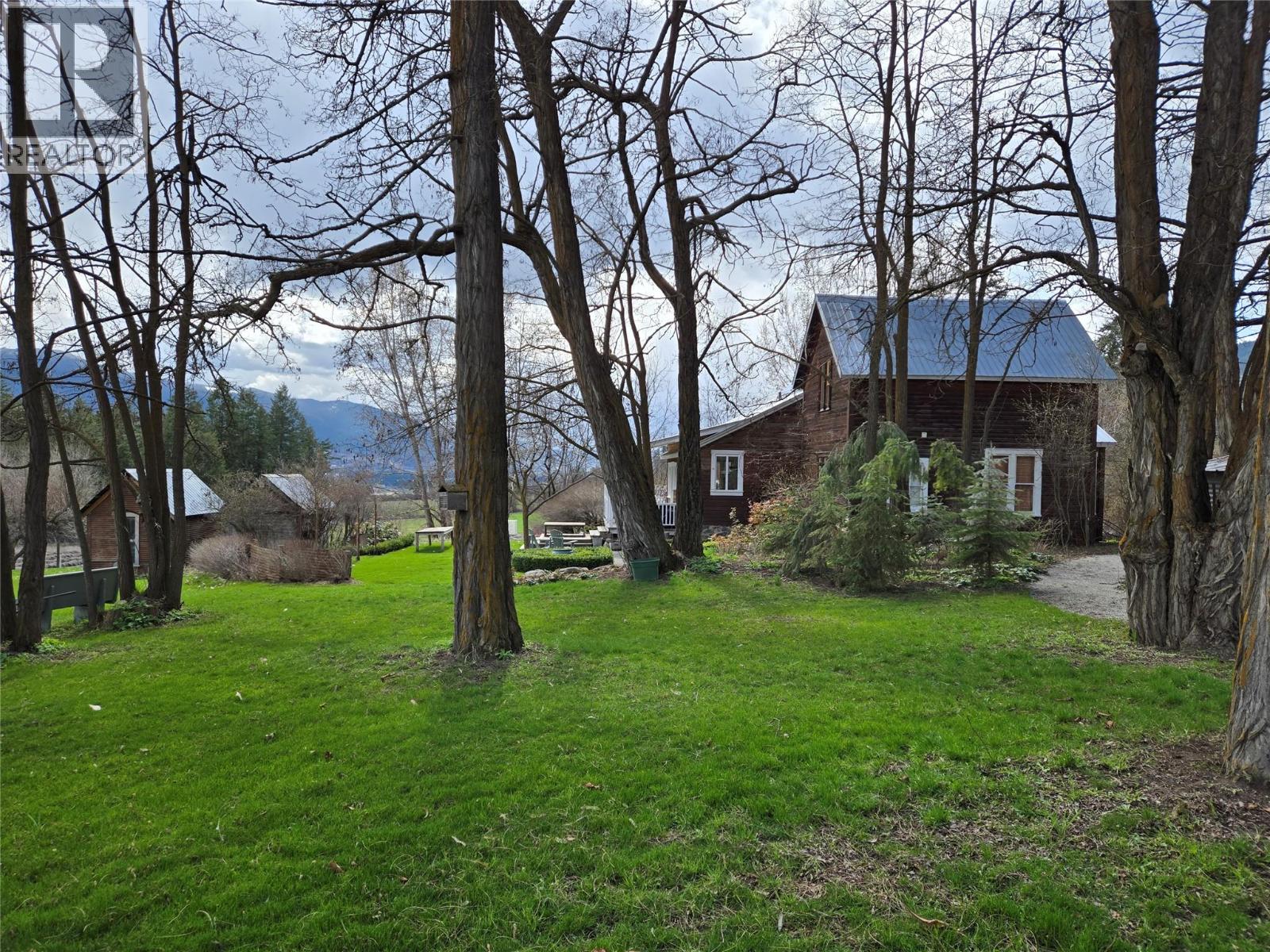 4462 Salmon River Road, Spallumcheen, British Columbia  V4Y 0W7 - Photo 14 - 10380427