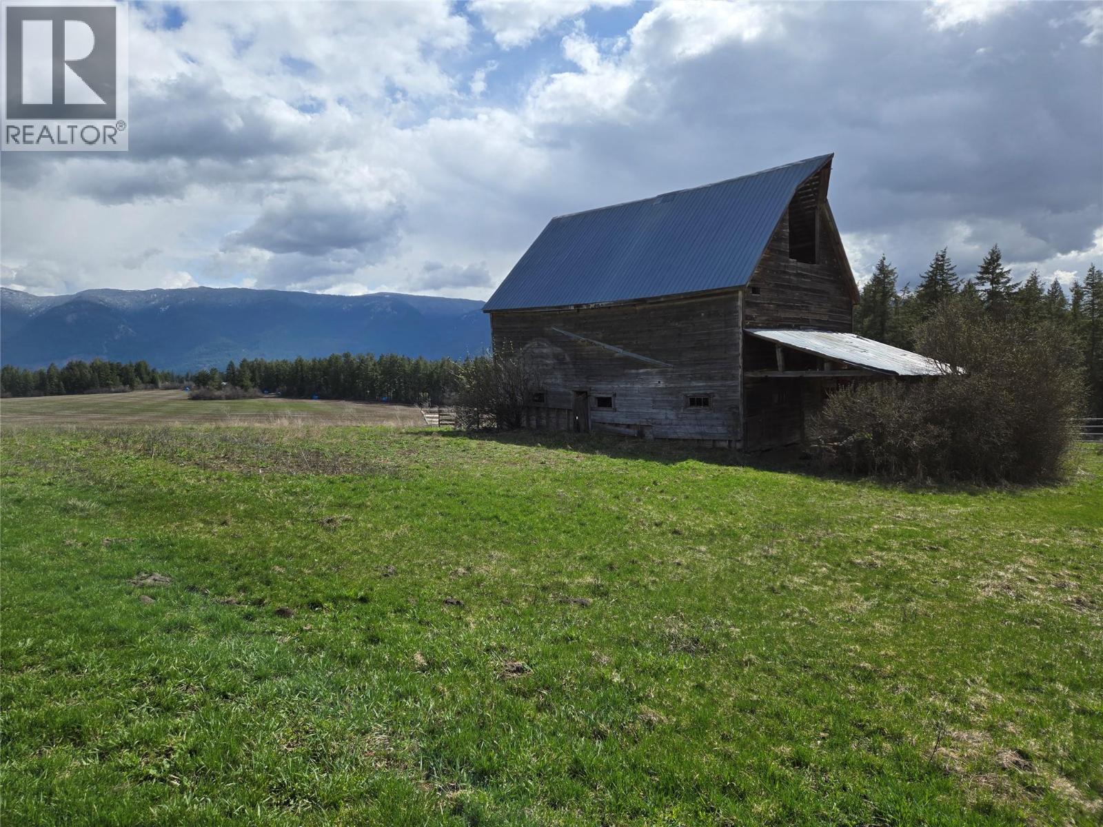 4462 Salmon River Road, Spallumcheen, British Columbia  V4Y 0W7 - Photo 16 - 10380427