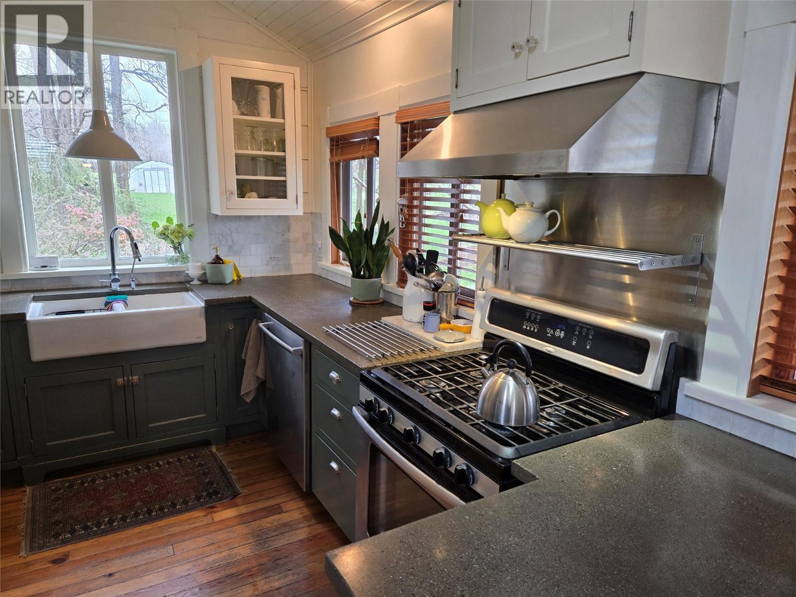 4462 Salmon River Road, Spallumcheen, British Columbia  V4Y 0W7 - Photo 3 - 10380427