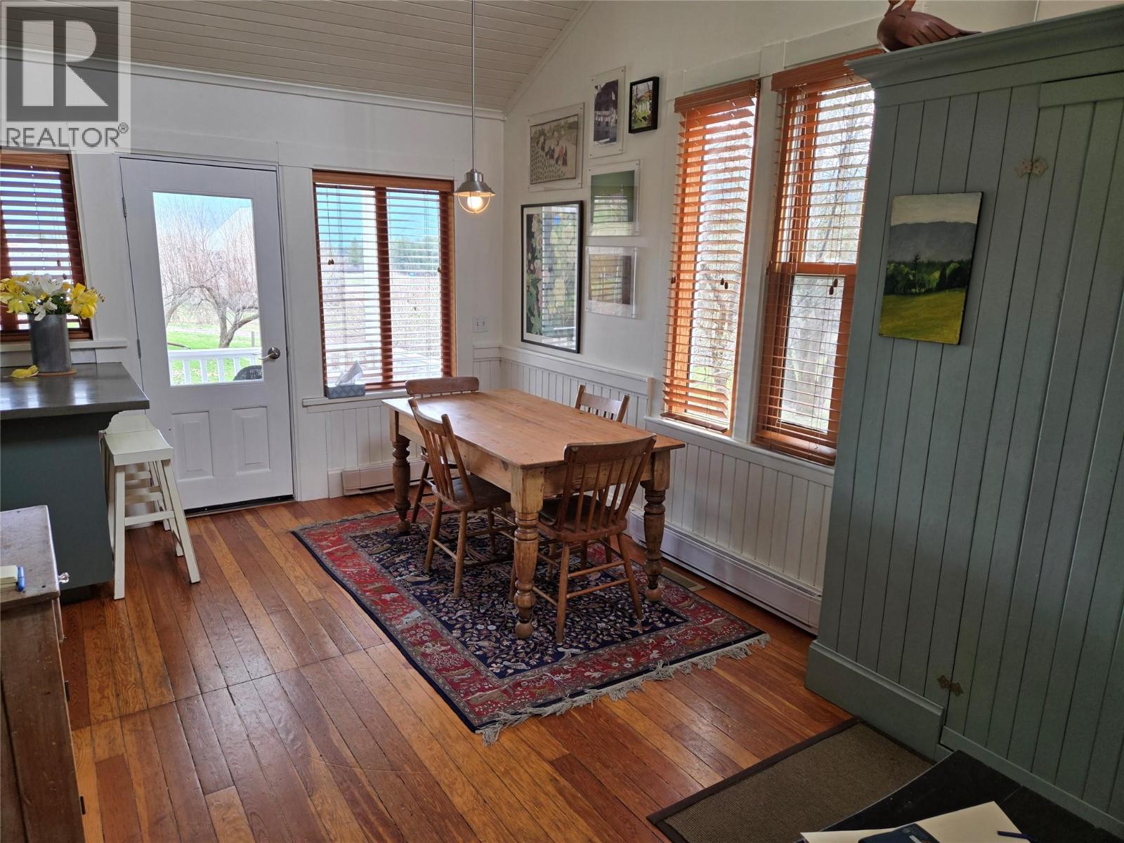 4462 Salmon River Road, Spallumcheen, British Columbia  V4Y 0W7 - Photo 5 - 10380427