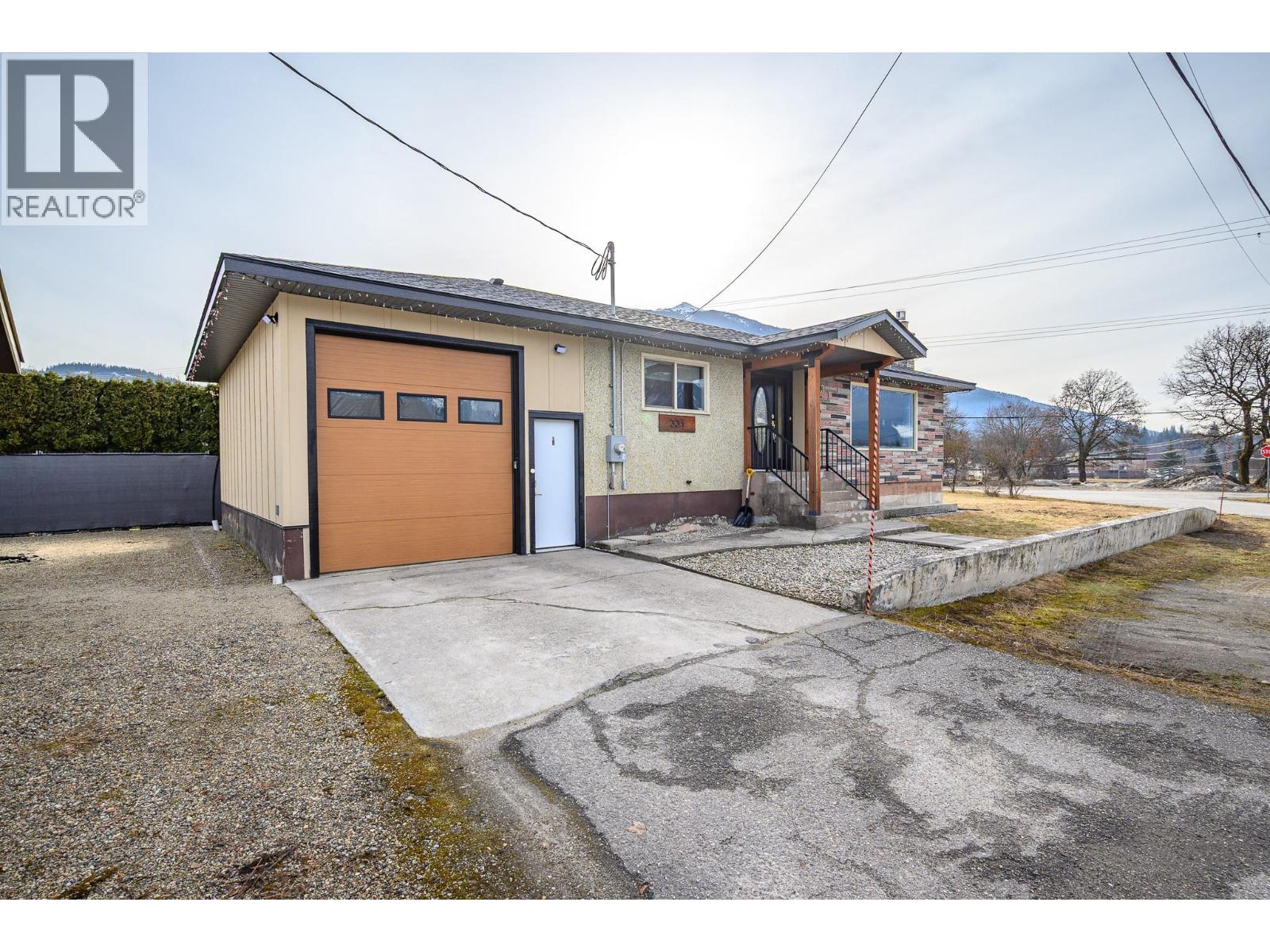 331 Sibbald Street, Revelstoke, British Columbia  V0E 2S0 - Photo 2 - 10380289