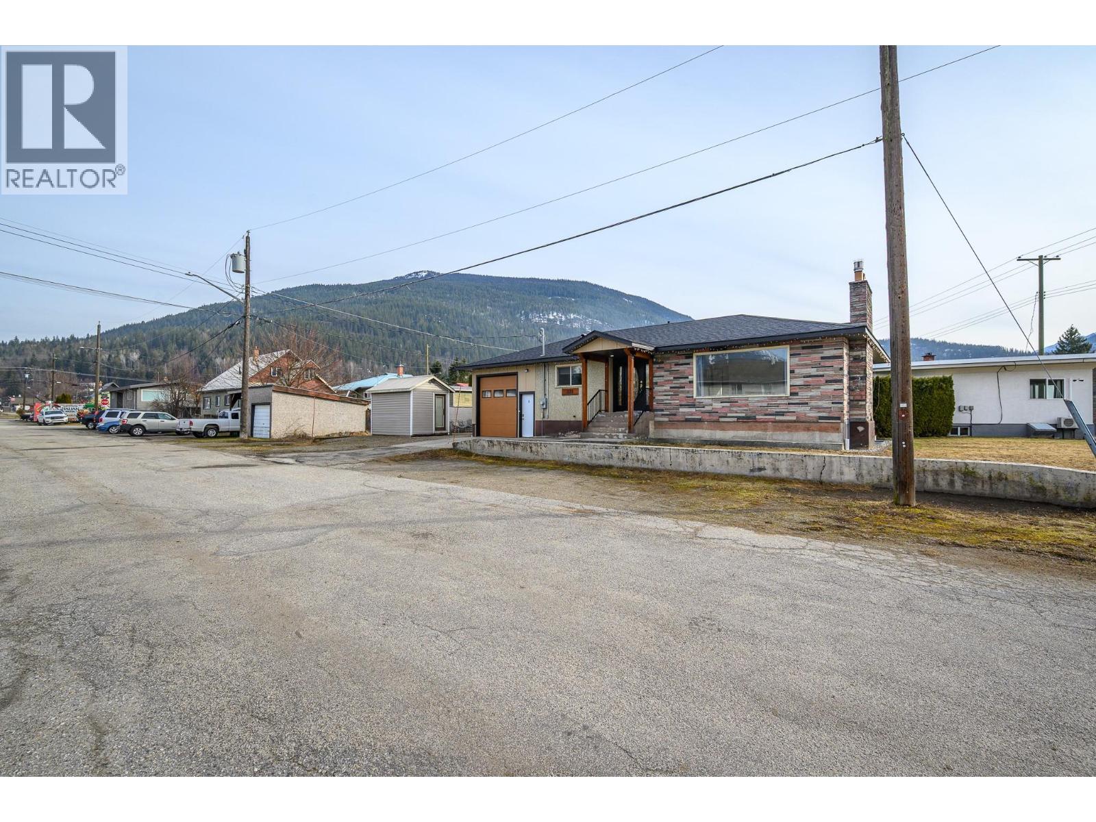 331 Sibbald Street, Revelstoke, British Columbia  V0E 2S0 - Photo 35 - 10380289