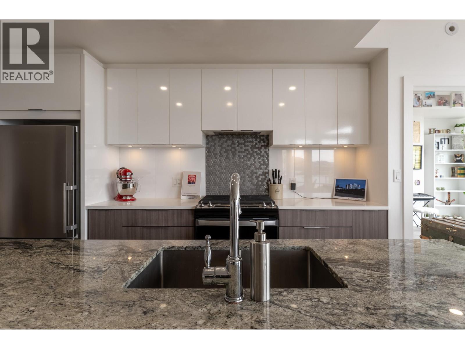 1151 Sunset Drive Unit# 1501, Kelowna, British Columbia  V1Y 0G2 - Photo 4 - 10380562