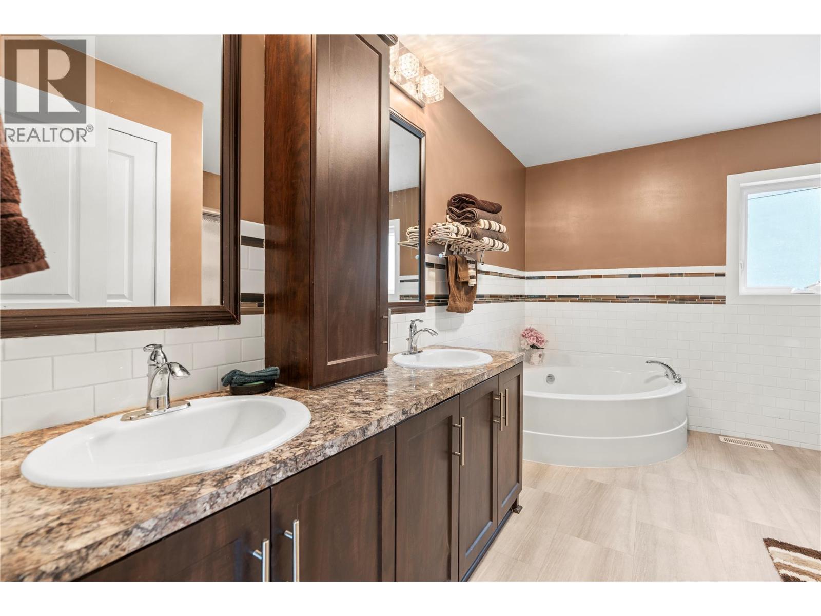 272 Lumby-Mabel Lake Road, Lumby, British Columbia  V0E 2G5 - Photo 16 - 10380088