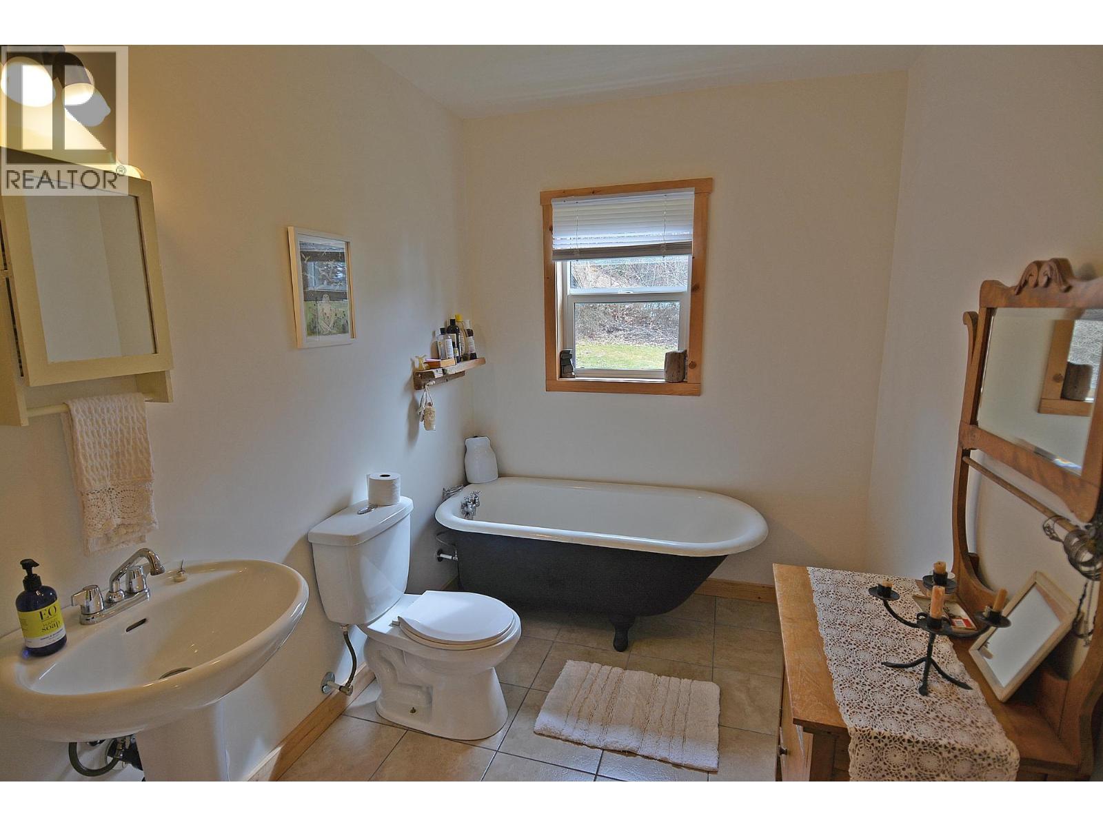124 Lake Avenue, Silverton, British Columbia  V0G 1S0 - Photo 18 - 10380584