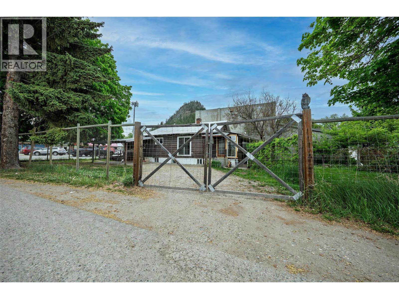 7440 3rd Street, Grand Forks, British Columbia  V0H 1H0 - Photo 5 - 10380685