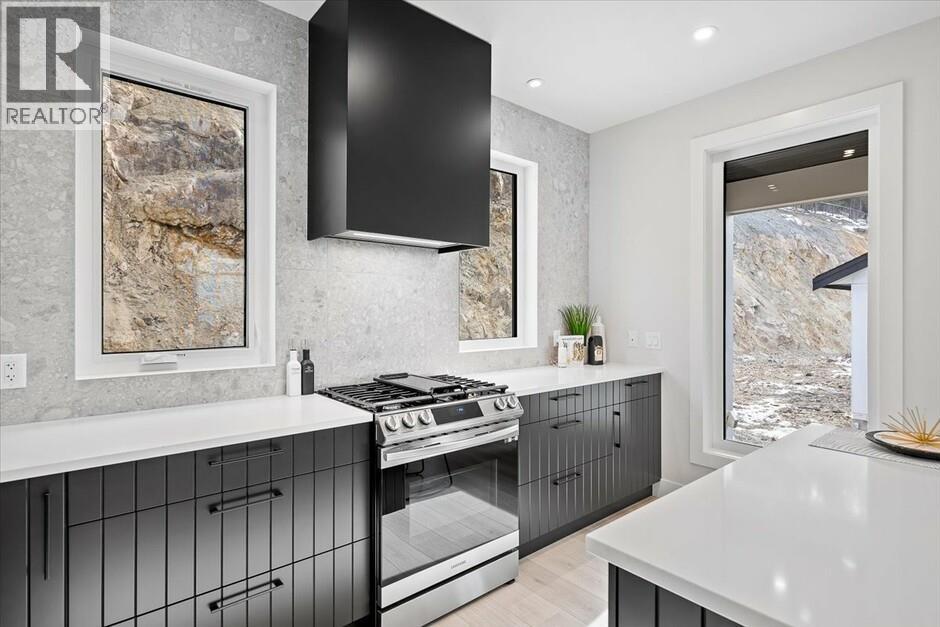 1165 Lone Pine Drive, Kelowna, British Columbia  V1P 0A5 - Photo 5 - 10380691
