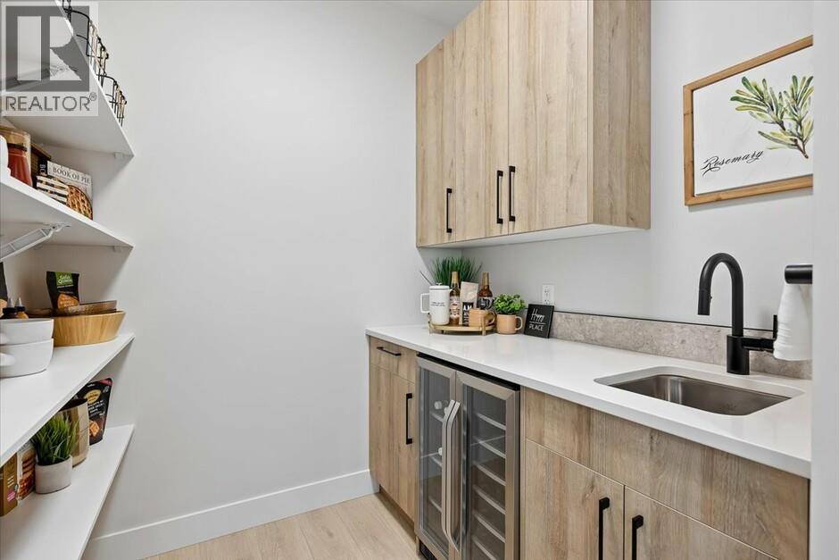 1165 Lone Pine Drive, Kelowna, British Columbia  V1P 0A5 - Photo 6 - 10380691