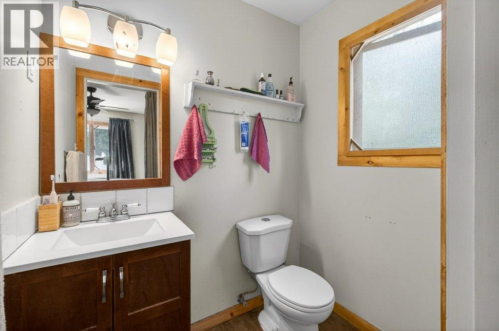 4198 Malakwa Road, Malakwa, British Columbia  V0E 2J0 - Photo 33 - 10379979