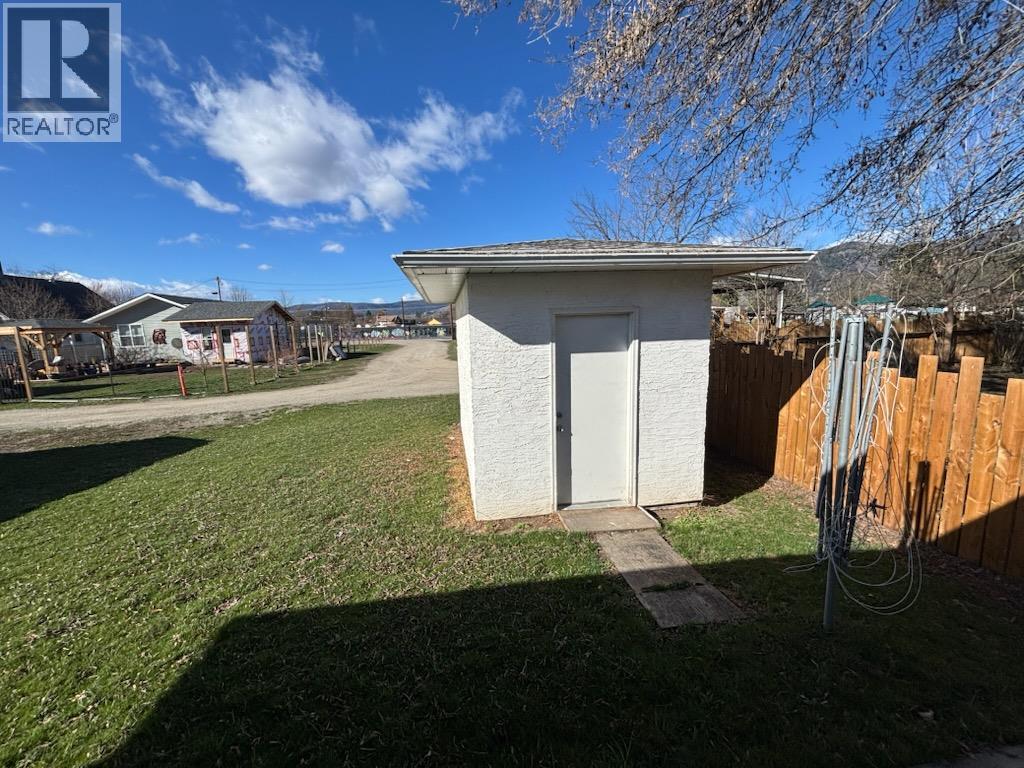 7529 11th Street, Grand Forks, British Columbia  V0H 1H0 - Photo 11 - 10380416