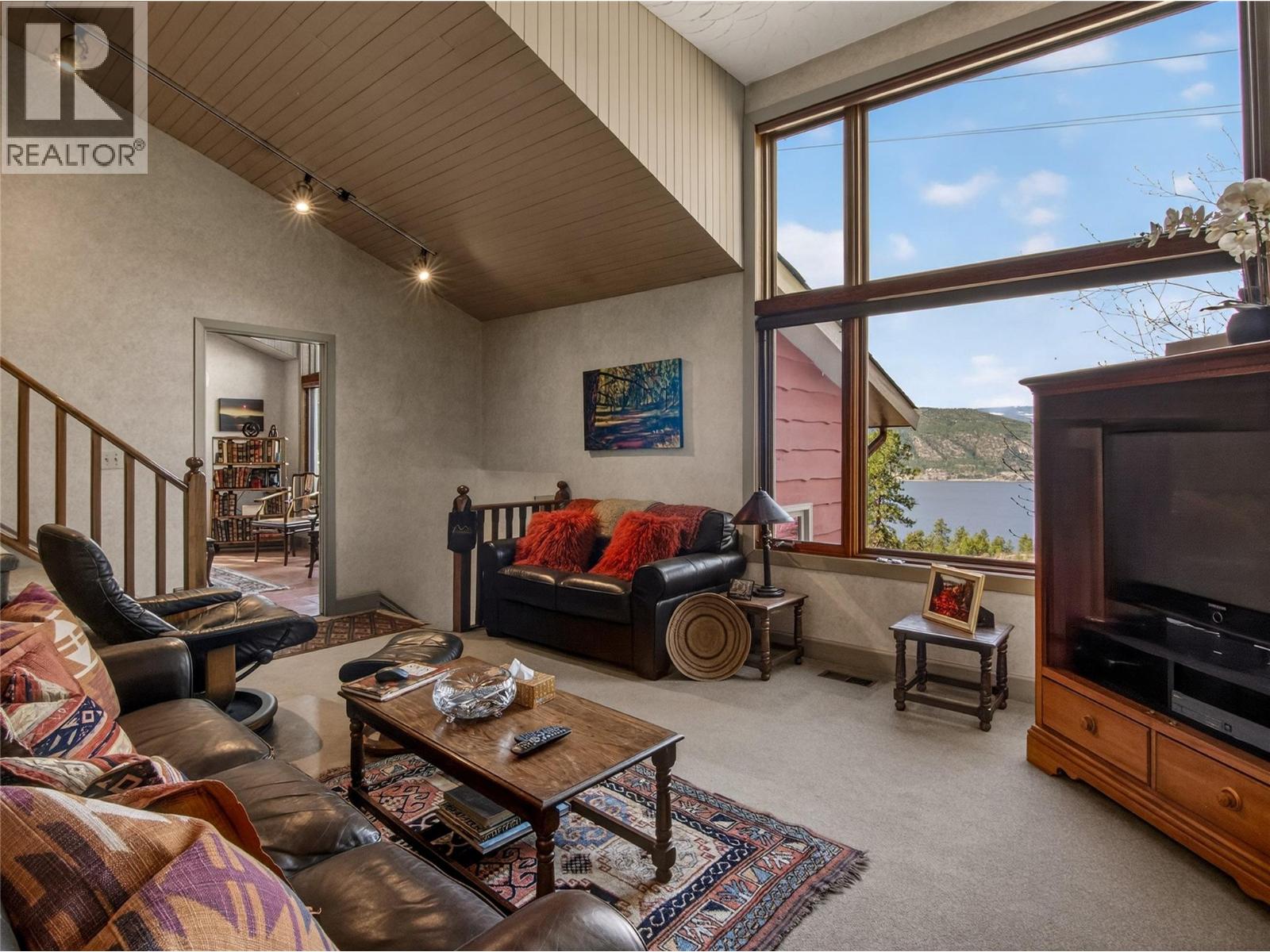 1910 Sutherland Road, Penticton, British Columbia  V2A 8T8 - Photo 3 - 10380457