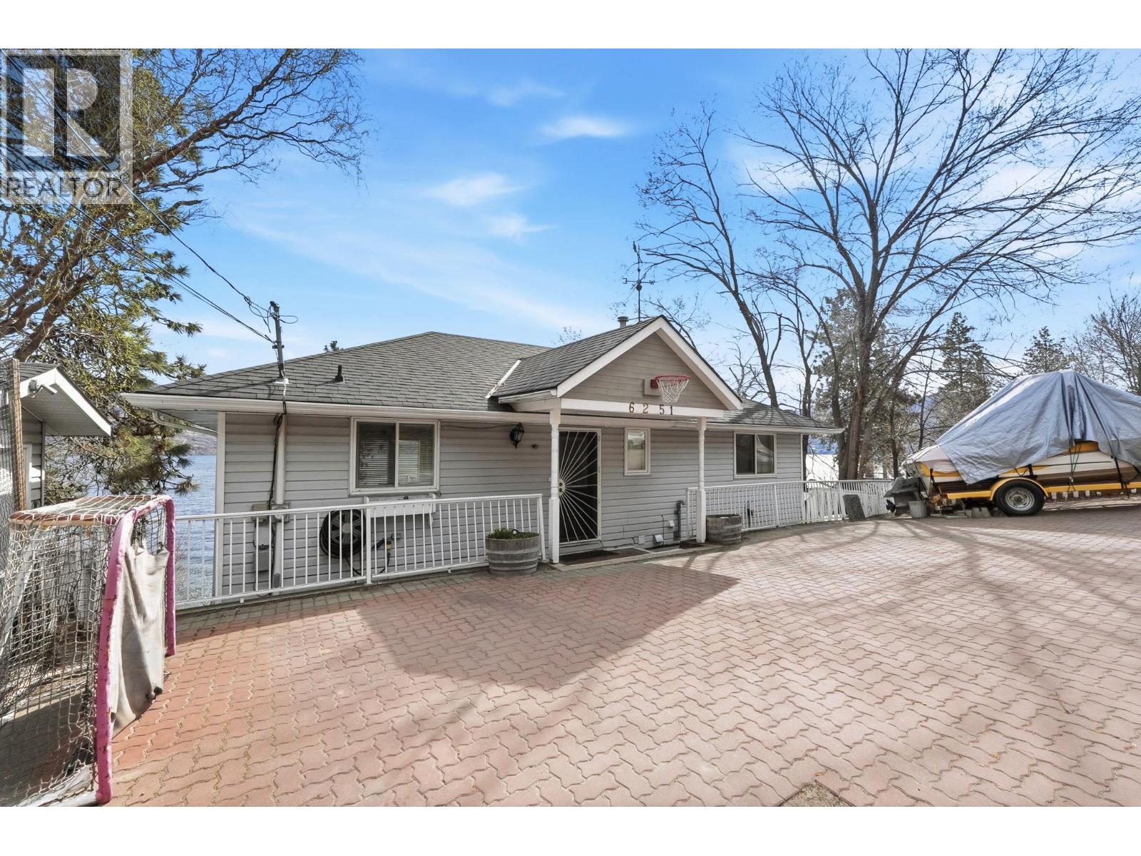 6251 Renfrew Road, Peachland, British Columbia  V0H 1X7 - Photo 2 - 10380068