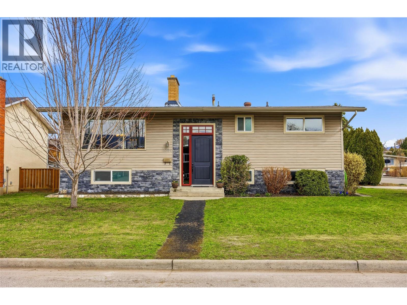 1394 Lombardy Square, kelowna, British Columbia
