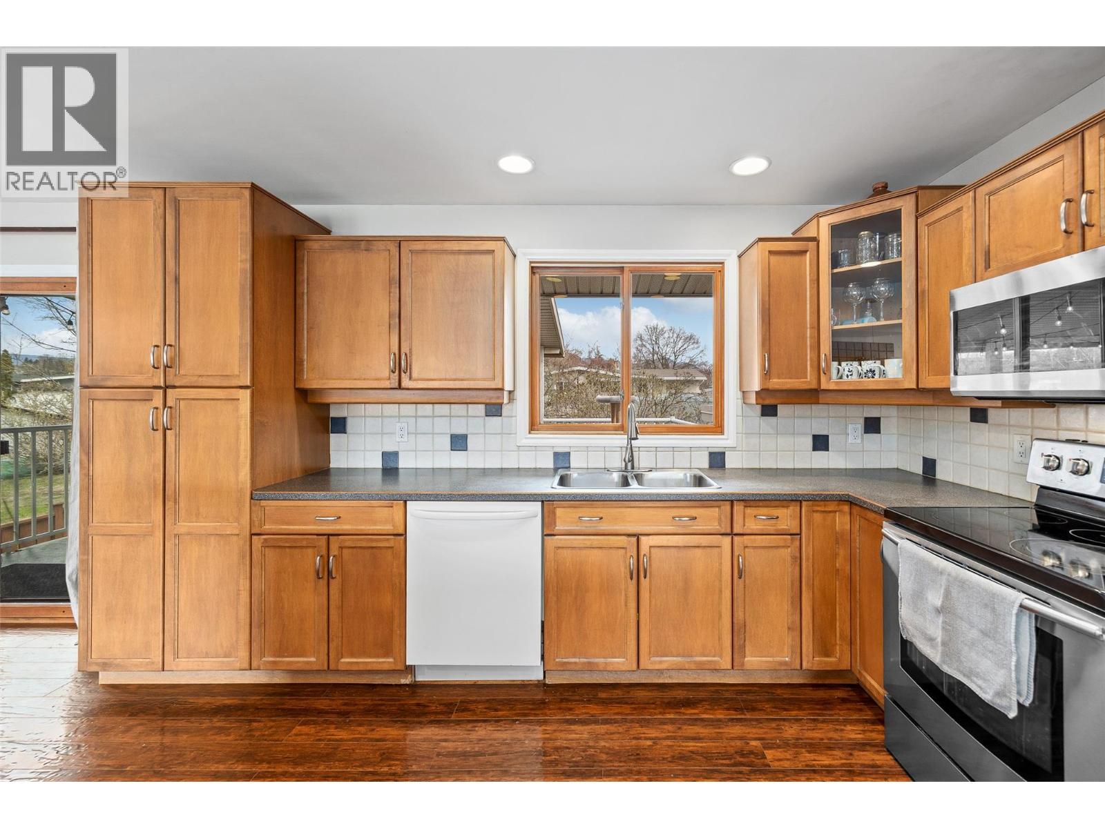 1394 Lombardy Square, Kelowna, British Columbia  V1Y 3S4 - Photo 11 - 10380701