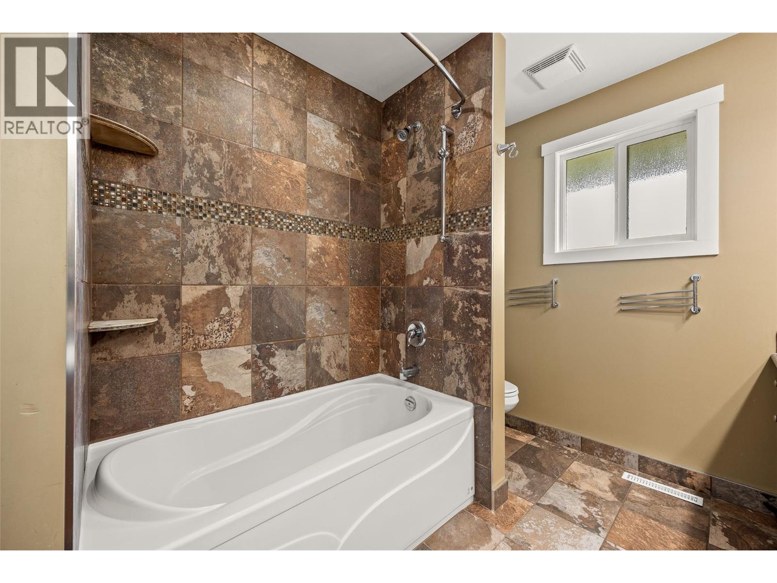 1394 Lombardy Square, Kelowna, British Columbia  V1Y 3S4 - Photo 18 - 10380701