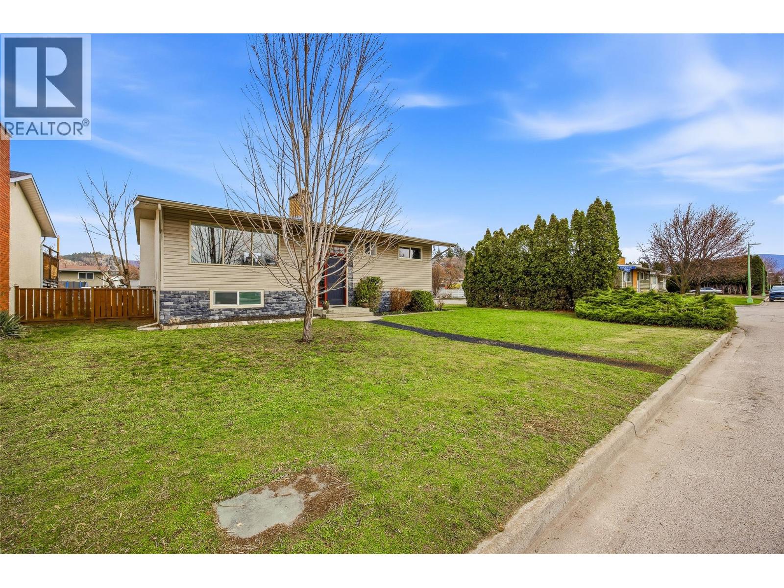 1394 Lombardy Square, Kelowna, British Columbia  V1Y 3S4 - Photo 2 - 10380701