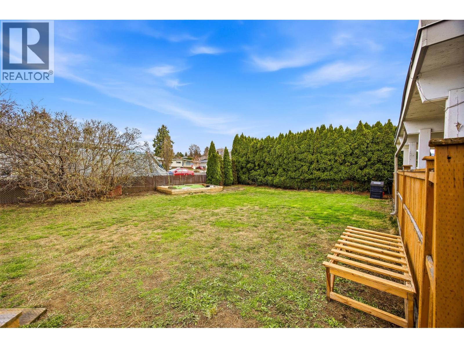 1394 Lombardy Square, Kelowna, British Columbia  V1Y 3S4 - Photo 39 - 10380701