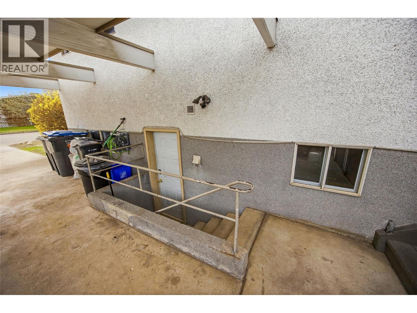 1394 Lombardy Square, Kelowna, British Columbia  V1Y 3S4 - Photo 44 - 10380701