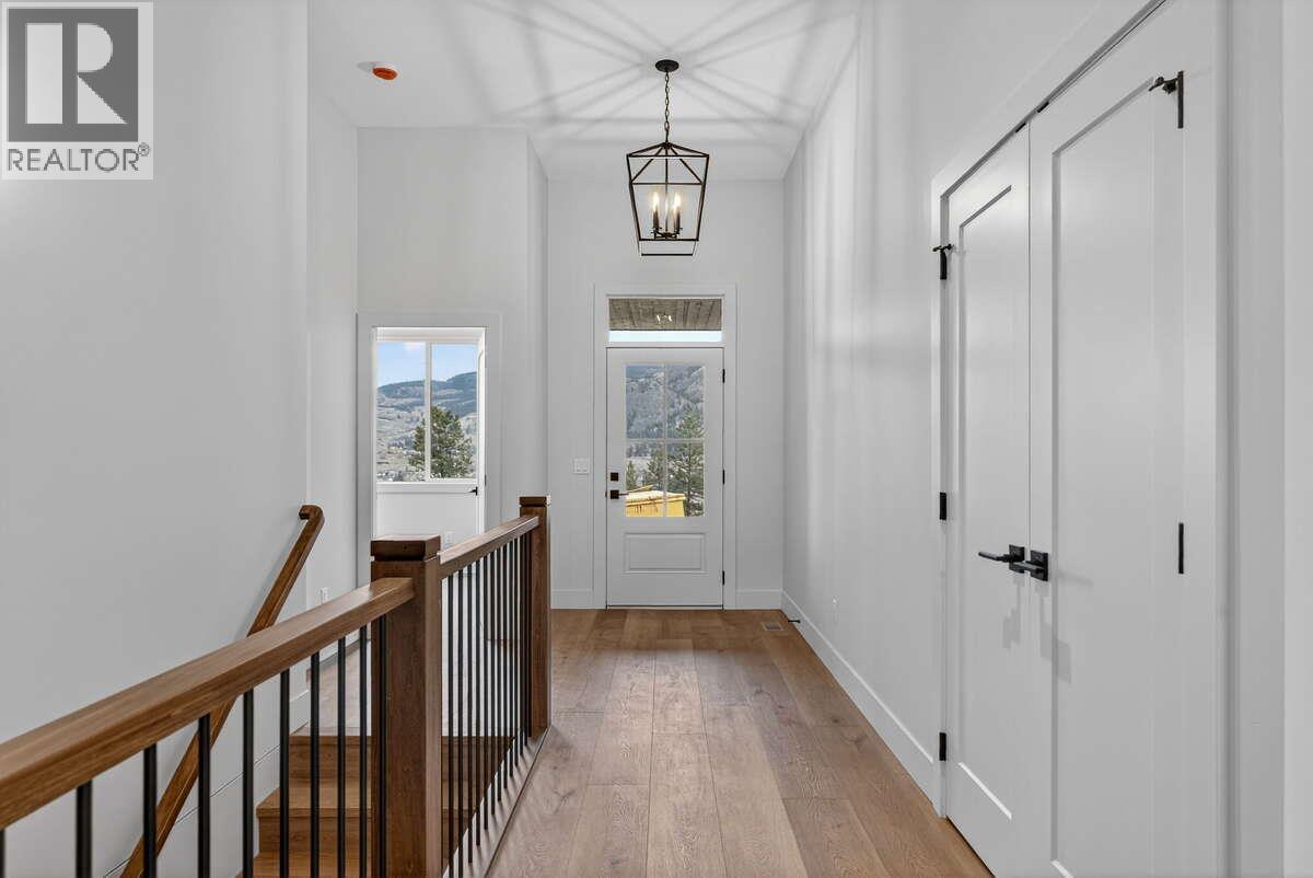 2125 Montenegro Drive, Kelowna, British Columbia  V1P 0B2 - Photo 3 - 10380778