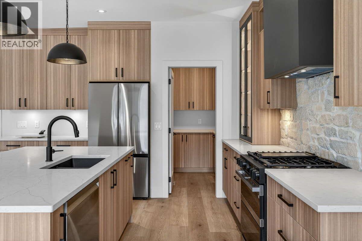 2125 Montenegro Drive, Kelowna, British Columbia  V1P 0B2 - Photo 4 - 10380778