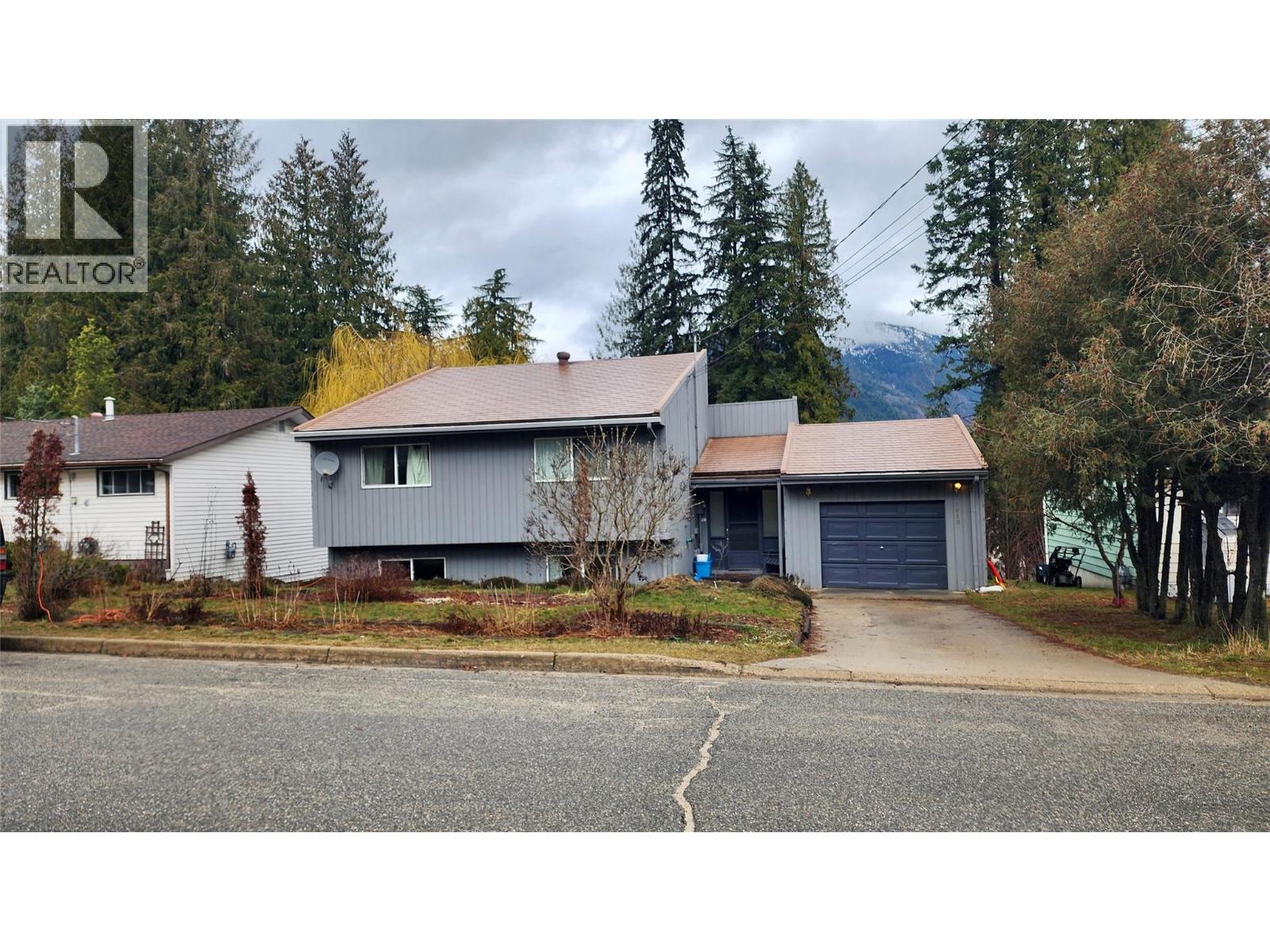 1010 Gilker Street, Nelson, British Columbia  V1L 5V4 - Photo 2 - 10380423