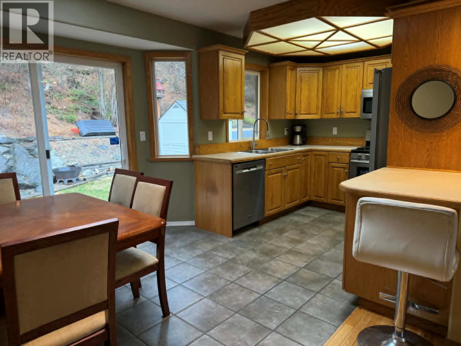 3320 14th Avenue, Castlegar, British Columbia  V1N 4G1 - Photo 10 - 10380618