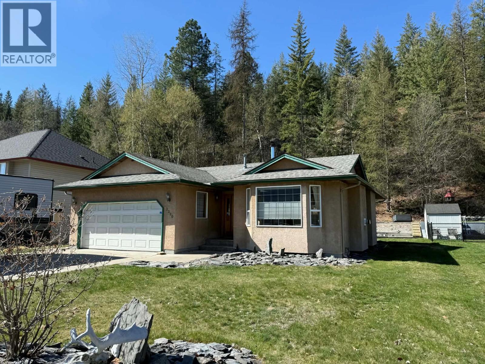 3320 14th Avenue, Castlegar, British Columbia  V1N 4G1 - Photo 2 - 10380618
