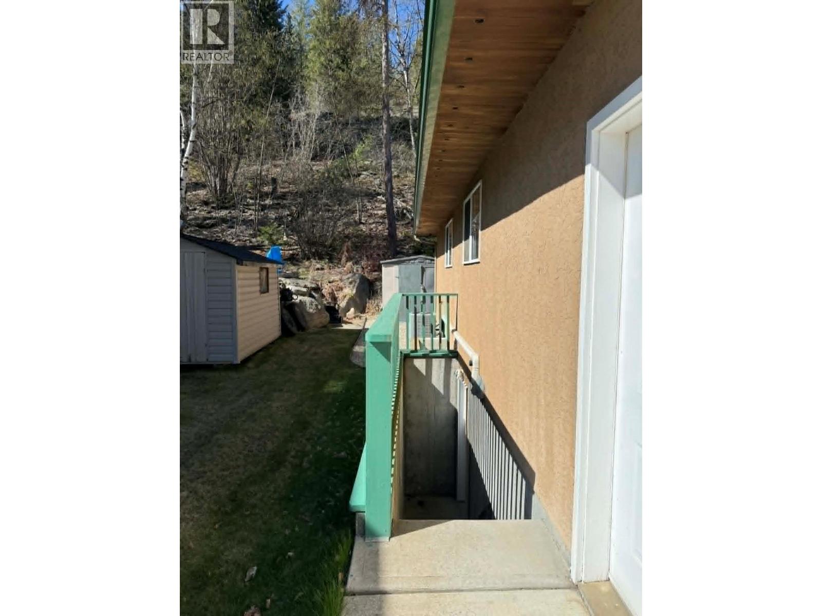 3320 14th Avenue, Castlegar, British Columbia  V1N 4G1 - Photo 26 - 10380618