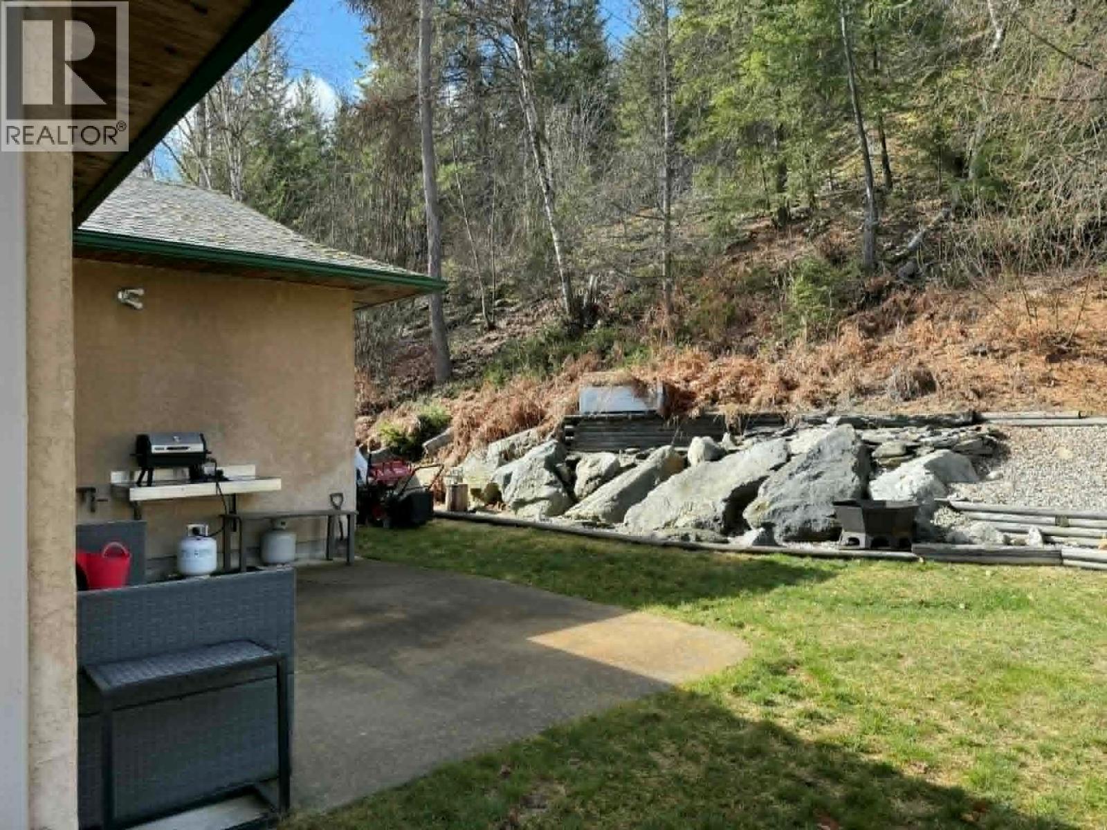 3320 14th Avenue, Castlegar, British Columbia  V1N 4G1 - Photo 27 - 10380618