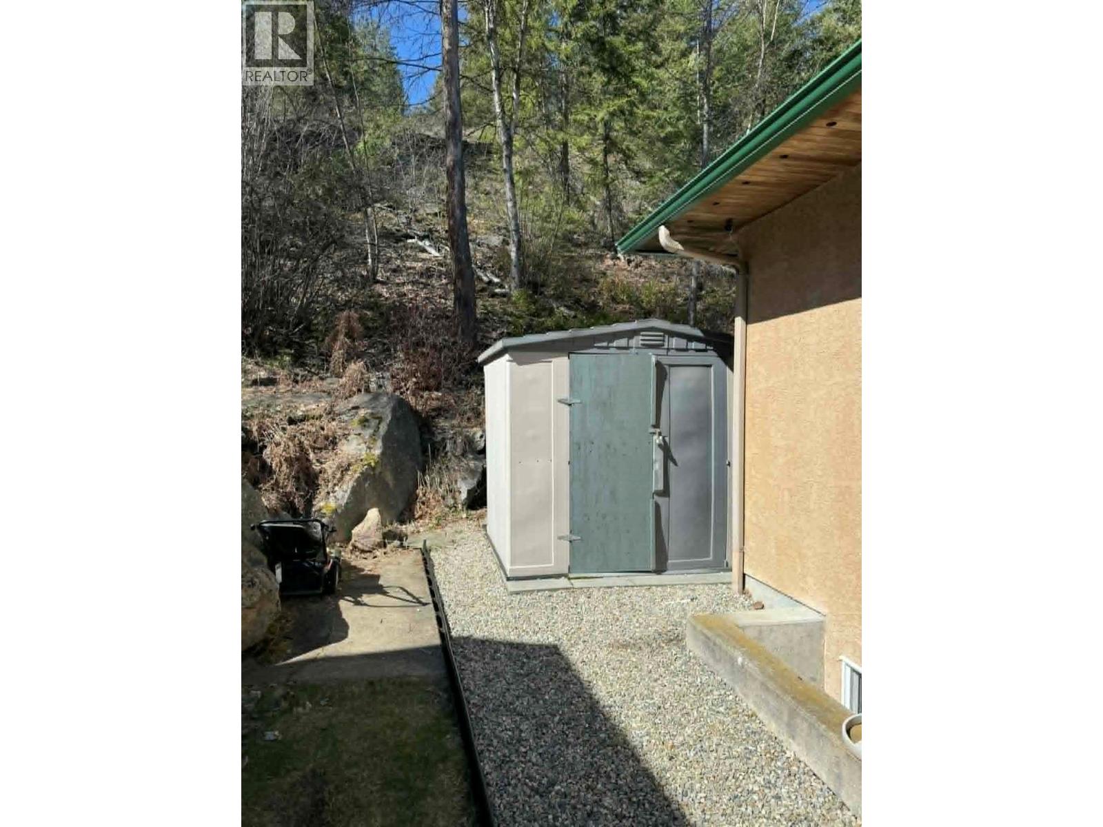 3320 14th Avenue, Castlegar, British Columbia  V1N 4G1 - Photo 35 - 10380618