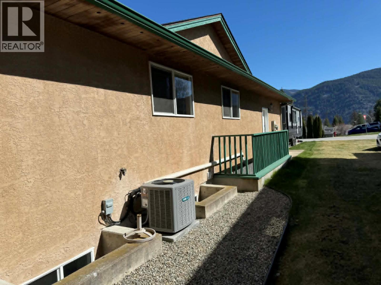 3320 14th Avenue, Castlegar, British Columbia  V1N 4G1 - Photo 36 - 10380618