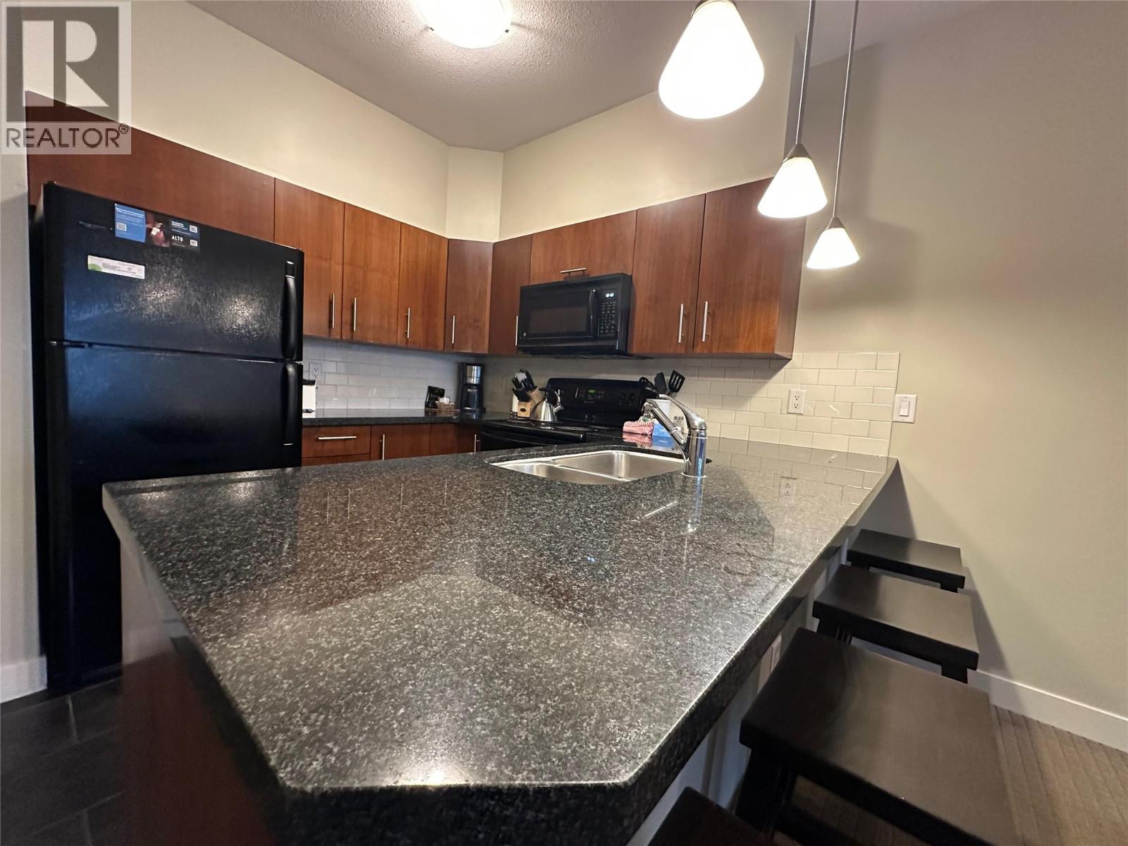 2049 SUMMIT Drive Unit# 413B, panorama, British Columbia