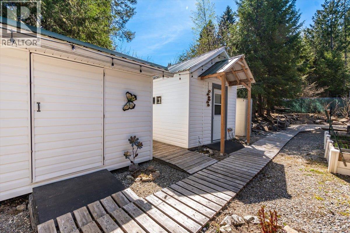 1601 Beech Road, Christina Lake, British Columbia  V0H 1E0 - Photo 15 - 10378905