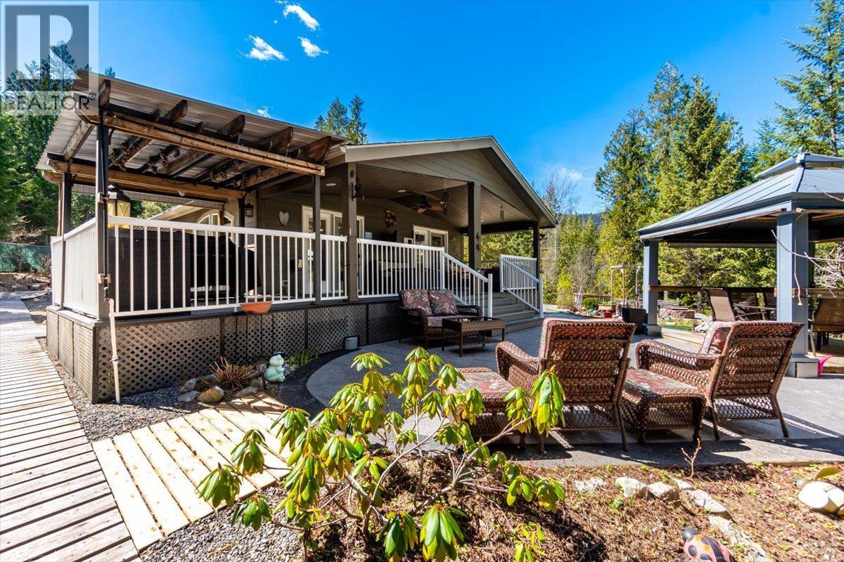 1601 Beech Road, Christina Lake, British Columbia  V0H 1E0 - Photo 19 - 10378905