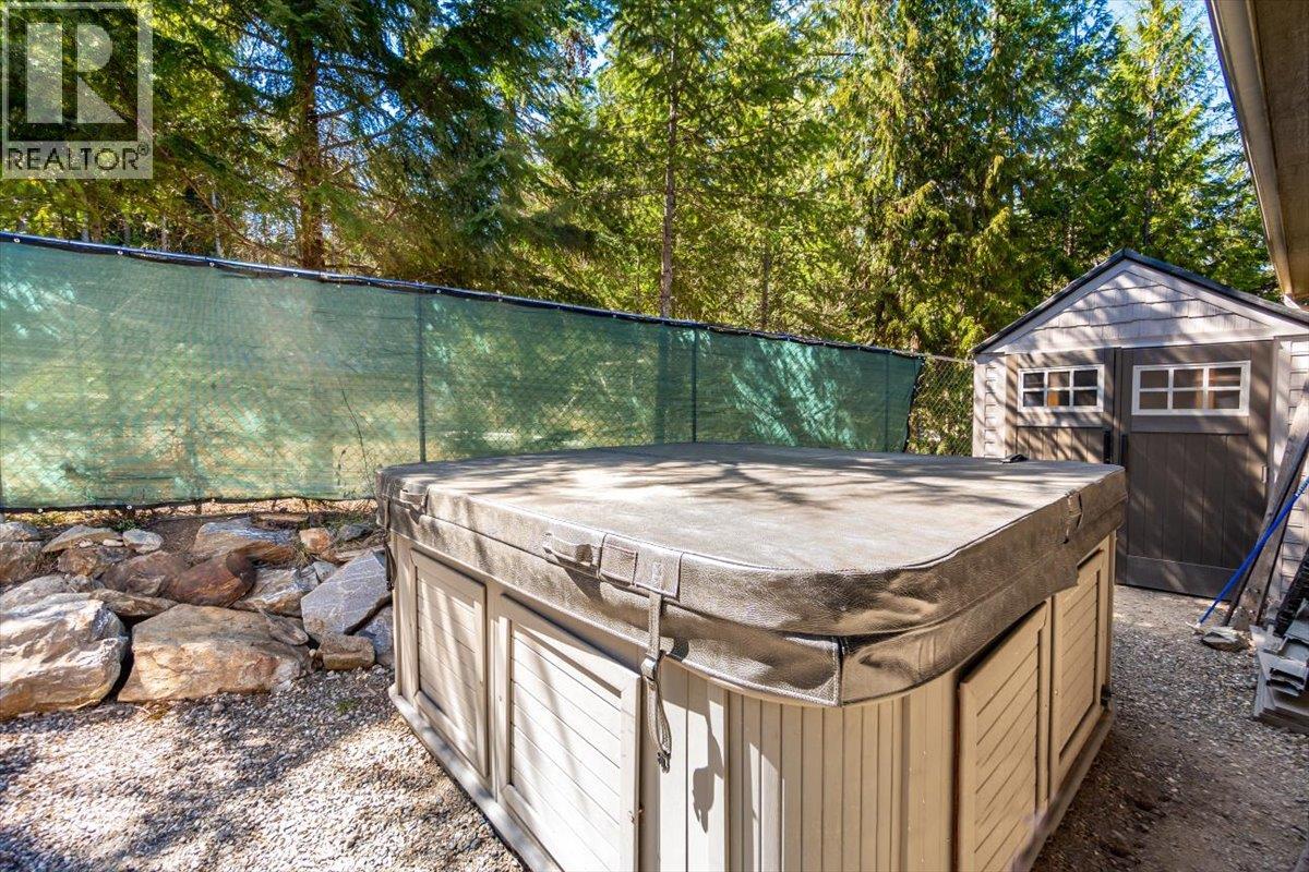 1601 Beech Road, Christina Lake, British Columbia  V0H 1E0 - Photo 23 - 10378905